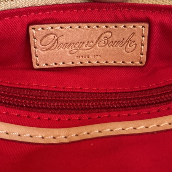 DOONEY & BOURKE 🩷FUCHSIA PINK & WHITE🤍 STRIPED BARREL SHOULDER BAG🩷LIKE NEW🤍 - Picture 11 of 17